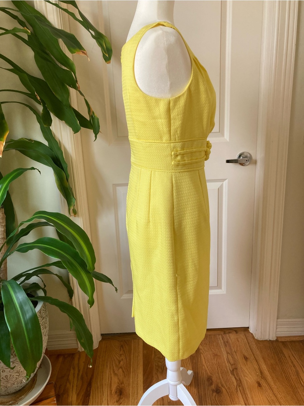 ANTONIO MELANI Bright Yellow V-Neck Floral Waist Sheath Dress - Picture 3 of 9